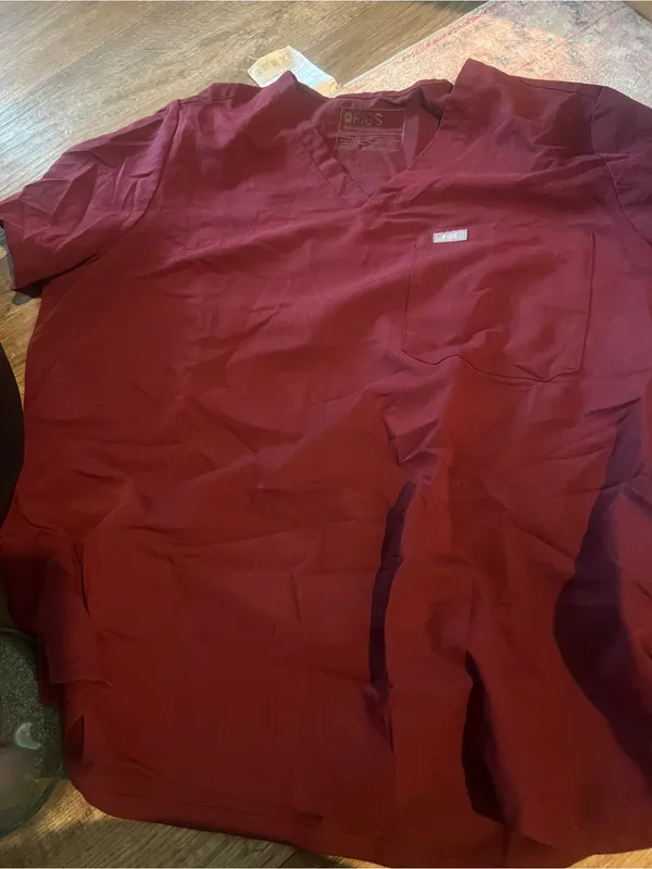 Figs xxl burgundy top - Image 5