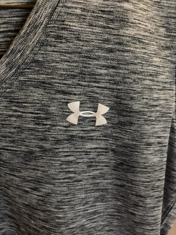 Under Armour Women’s HeatGear Medium Dark Heather Gray V-Neck Athletic Too - Image 4