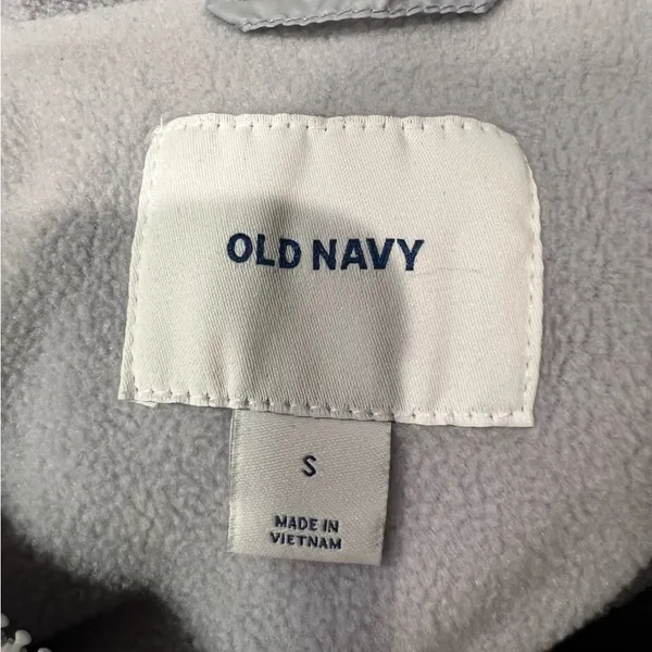 Old Navy gray puffer vest size small - Image 5