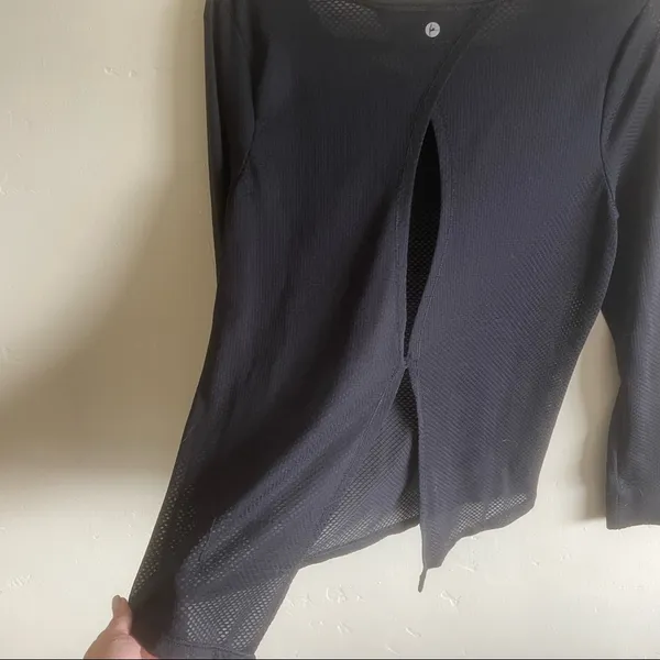 Black mesh long sleeve workout shirt Size L - Image 3
