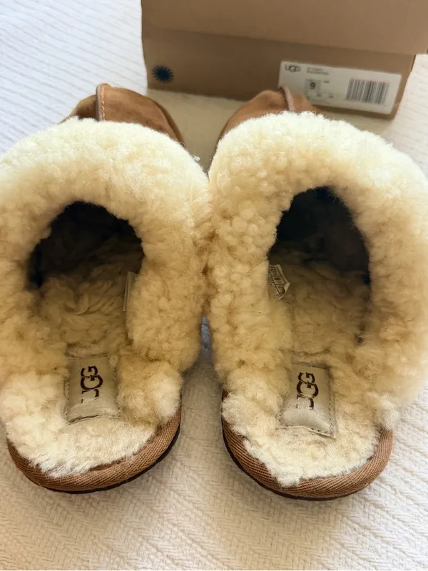 UGG Slippers Size 9 - Image 5