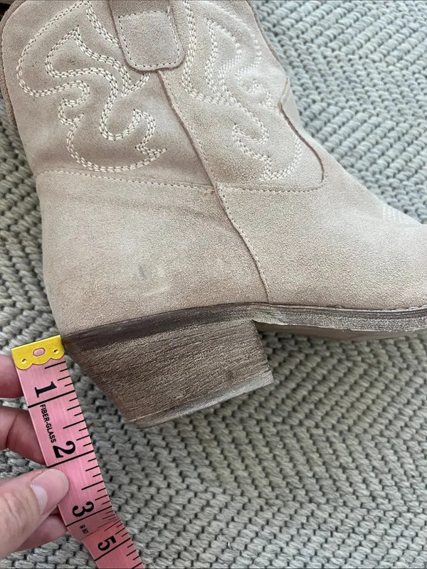 Ovyé by Cristina Lucchi sand suede texan ankle boots. - Image 10