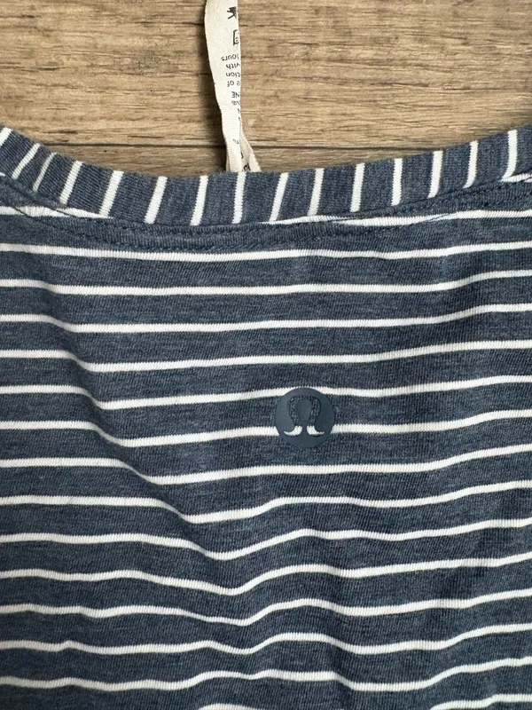 Lululemon Emerald Long Sleeve In Blue and White Sz 8 - Image 7