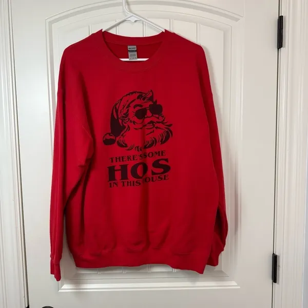 Gildan Red Graphic Sweatshirt Vibrant Cotton Blend Christmas - Image 2