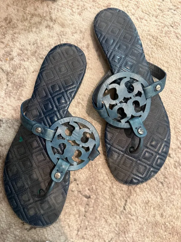 Tory Burch Miller Navy Leather Thong Sandals Logo Medallion - Image 3