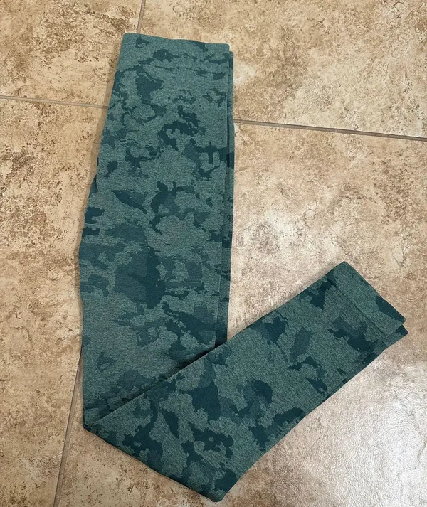 Green High Waisted Camouflage Leggings Size M - Image 7