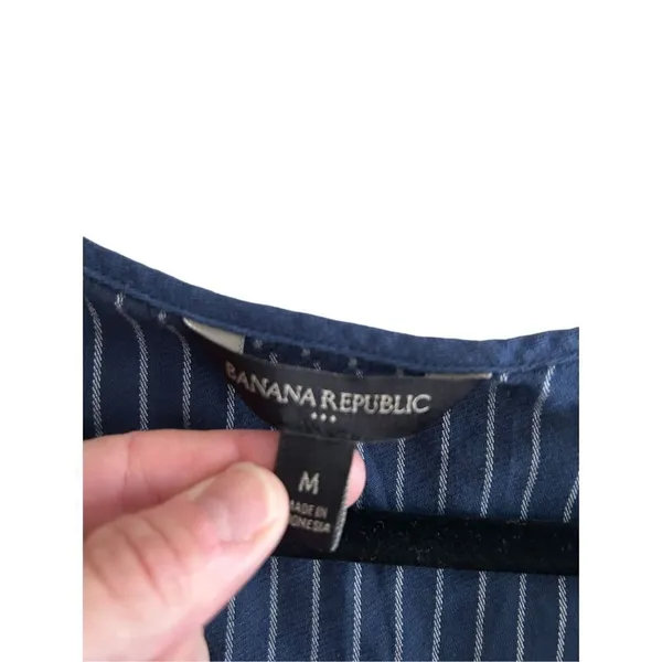 Banana republic navy and white striped tank top size medium womens - Image 2