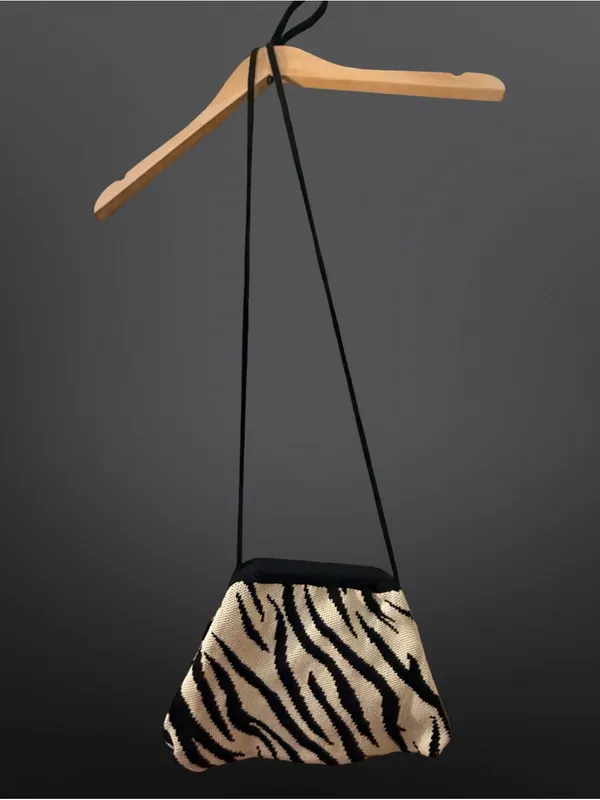 🦓 ZEBRA PRINT KNIT DUMPLING CLUTCH | 2 - Image 9