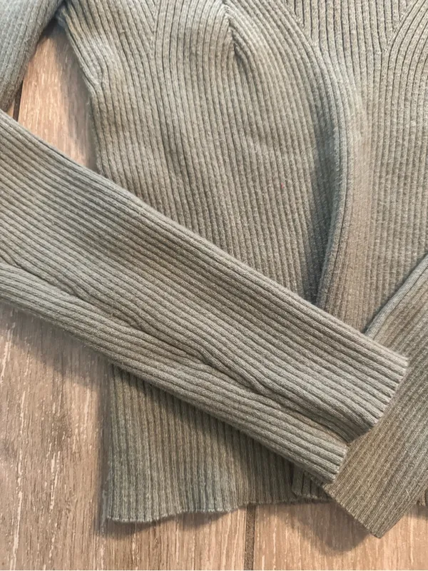 Old Navy Olive Ribbed Scoop-Neck Long-Sleeve Sweater - Image 4