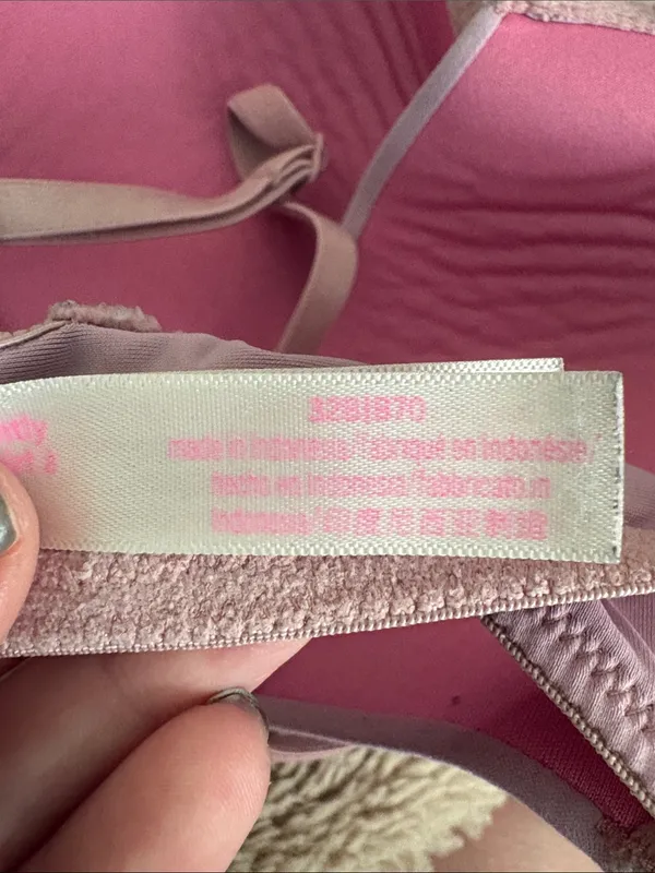 VS Pink Wear Everywhere Lightly Lined T-Shirt Bra, size 32B - Image 8