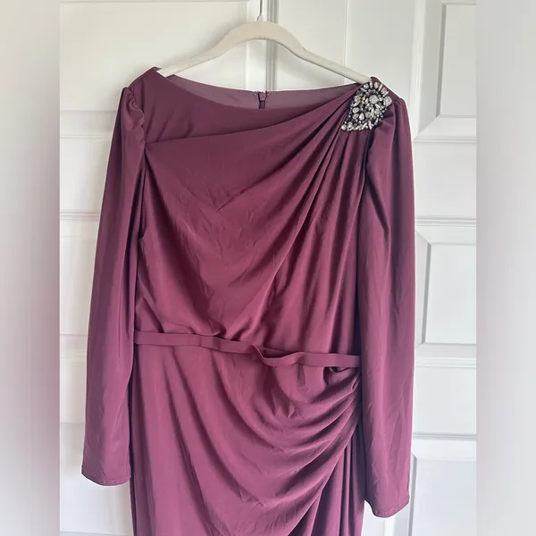Mac Duggal Boat‎ Neck Jersey Gown With Embellished Shoulder Gown NWT - Image 5