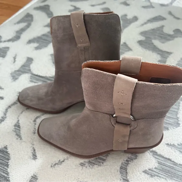 Lucky Brand Western Boho Kamaree Booties in Taupe Beige Suede Size 9 NEW - Image 2