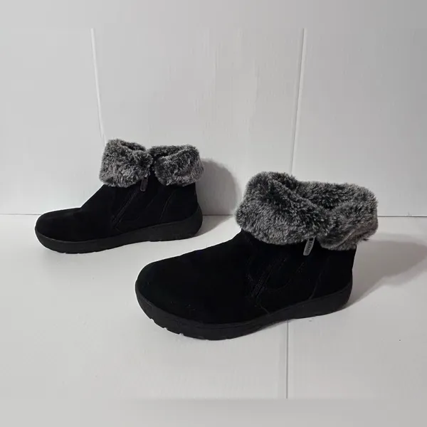 Khombu black suede winter booties women size 8 M - Image 2