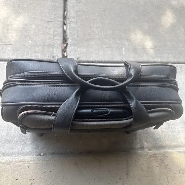 Solo New York Macdougal Rolling Case/ Laptop Rolling Travel Bag - Image 4