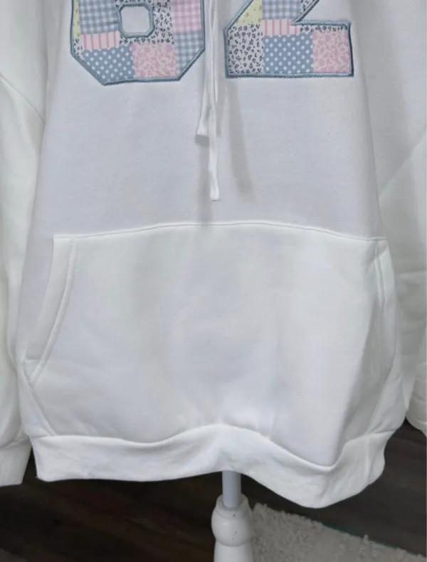 New Edikted women’s oversized 82 Print Applique Pullover Hoodie size XL - Image 3