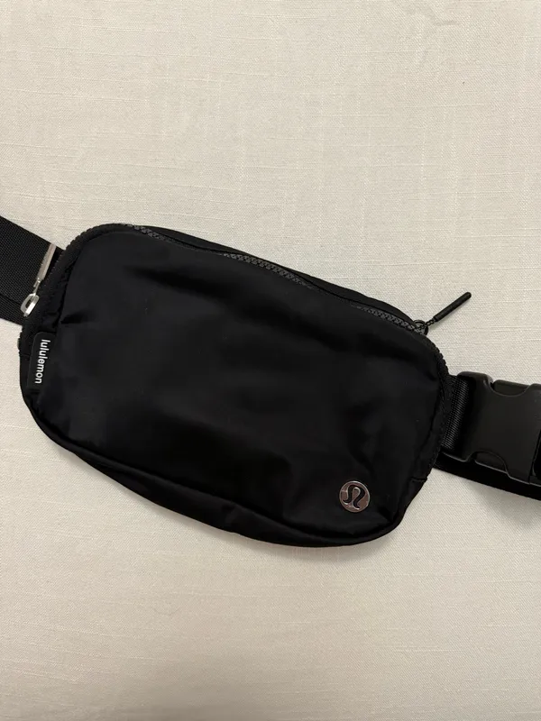 Lululemon Everywhere Belt Bag 1L - Image 6