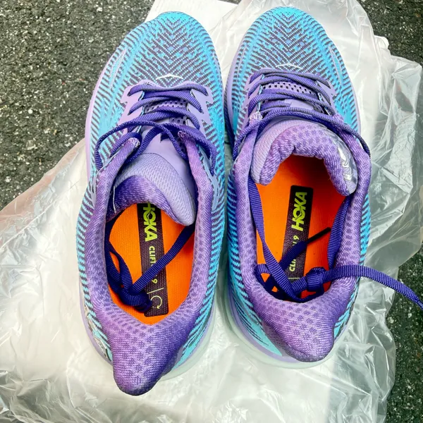 Hoka One One Clifton 9 running shoes in purple and blue with a gradient effect #running #athletic women size 7 - Image 6