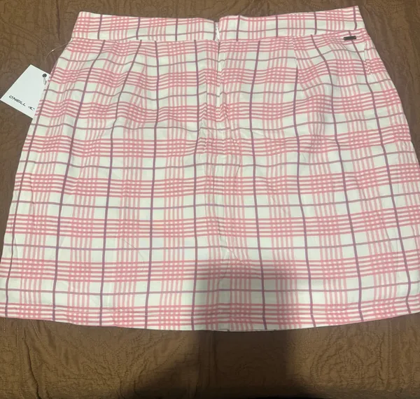 O'Neil Chic mini skirt with pink and white plaid pattern. Perfect for casual outings. - Image 4