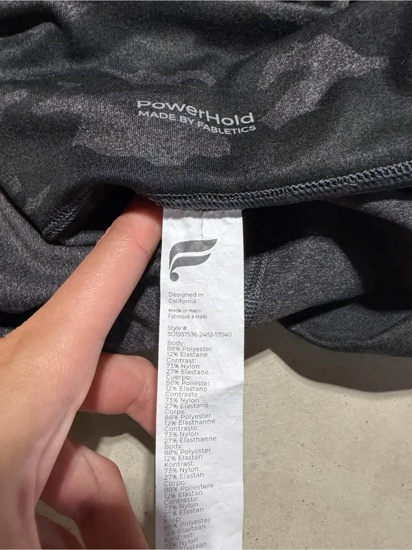 Fabletics power hold High-Waist Camo Bike Shorts medium - Image 7