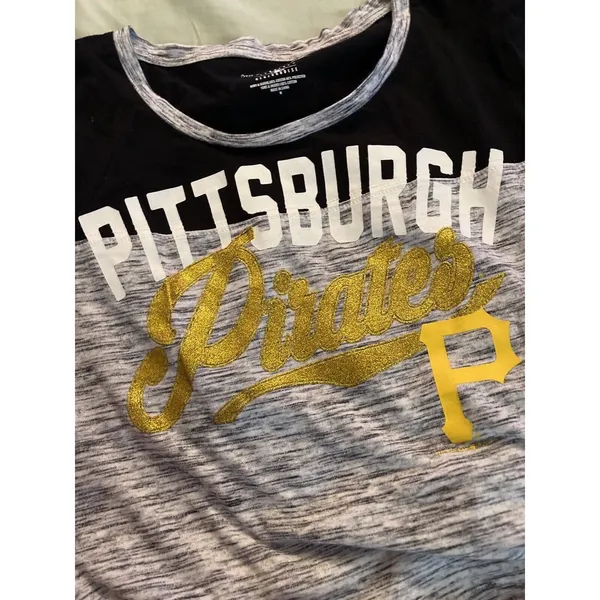 Pittsburgh Pirates Women's Grey Logo T-Shirt by 5th & Ocean Medium Gen Merch - Image 3