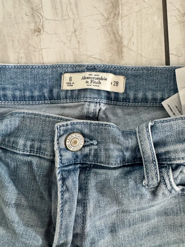 Abercrombie & Fitch Low Rise Shorts - Image 2