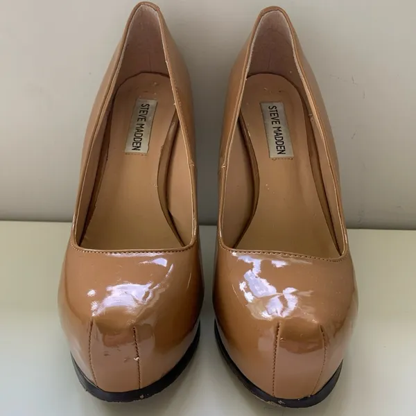 Steve Madden 7.5 beige patent leather stiletto platform heels - Image 3