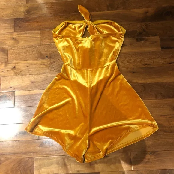 Urban Outfitters Romper Bows Gold Crushed Velvet Velour Cut Out Sleeveless XS - Image 3