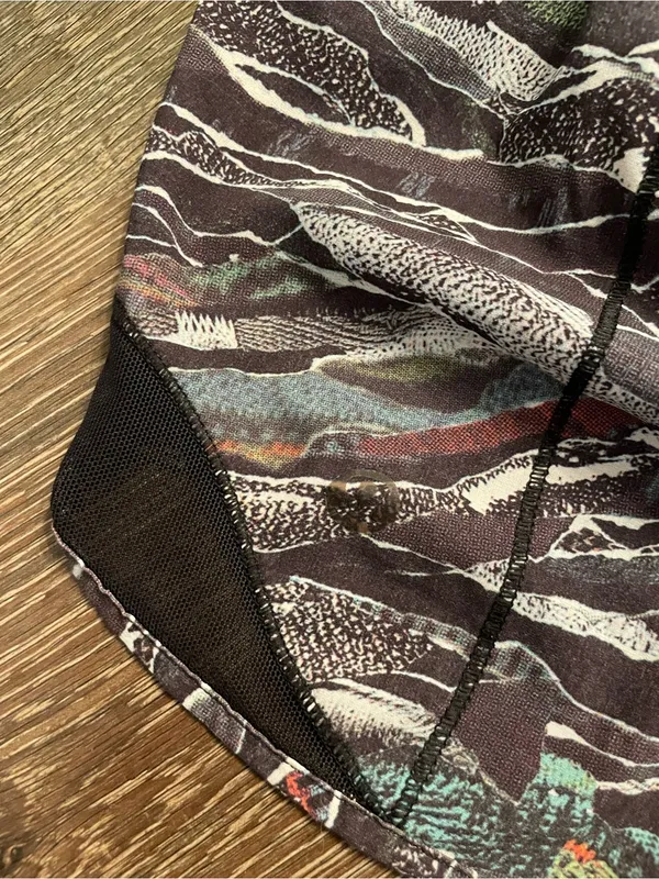 lululemon athletica Black Patterned Run Hotty Hot Short Accents Size 10 - Image 5