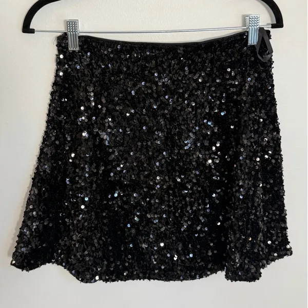 She + Sky Black Sequin Mini Skirt NWT size medium - Image 4