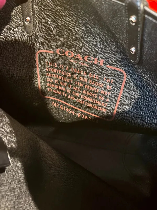 Coach Reversible City Tote in Signature Canvas with a Tulip print - Image 4