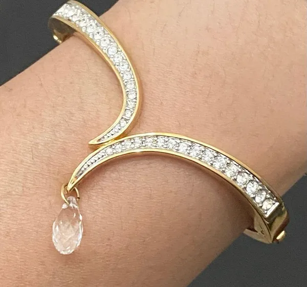 SWAROVSKI Vintage Signed Gold-tone Hinged V Bangle With Teardrop Crystal Charm - Image 3