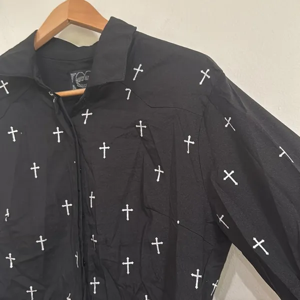 Cowgirl Hardwear Black Button Down Long Sleeve Shirt Silver Cross Pattern sz XL - Image 4