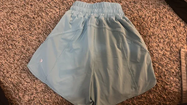 Lululemon Shorts Hotty Hot - Image 3