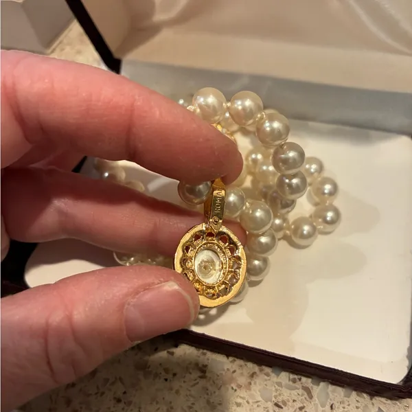 Vintage Roman pearl earrings and necklace set comes in vintage box - Image 3