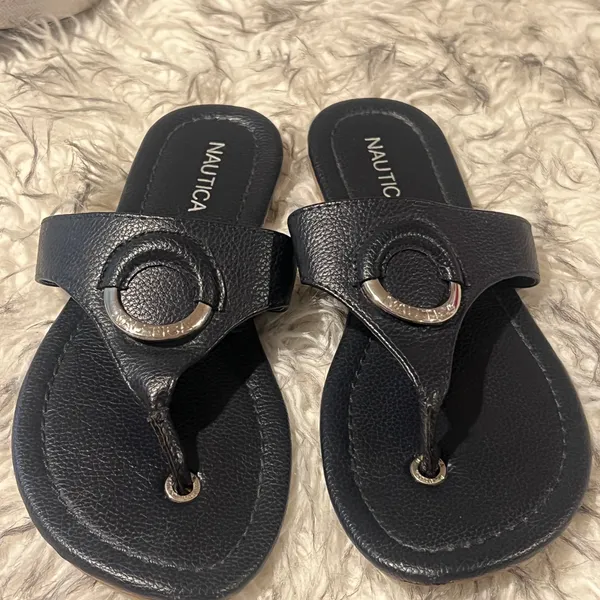 ✨ Nautica Sandals – Women’s Size 7 ✨ Stylish black Nautica thong sandals 🖤 Perfect for everyday wear with a clean, classic look 👡✨ ✔️ Brand: Nautica ✔️ Size: 7 (Women’s) ✔️ Comfortable flat sole ✔️ Slip-on style ✔️ Lightly used, in good condition 💖 Perfect for casual outfits, beach days, or summer outings 💖 Easy to pair with dresses, jeans, or shorts ✨ Simple, comfy, and ready for a new home - Image 3