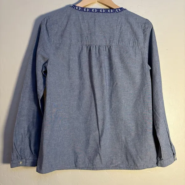 Vineyard Vines Women's‎ Chambray Embroidered V-neck Long Sleeve Top Size S - Image 5
