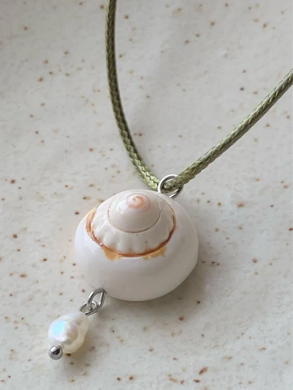 Handmade natural shell & freshwater pearl necklace🐚🪼 - Image 4