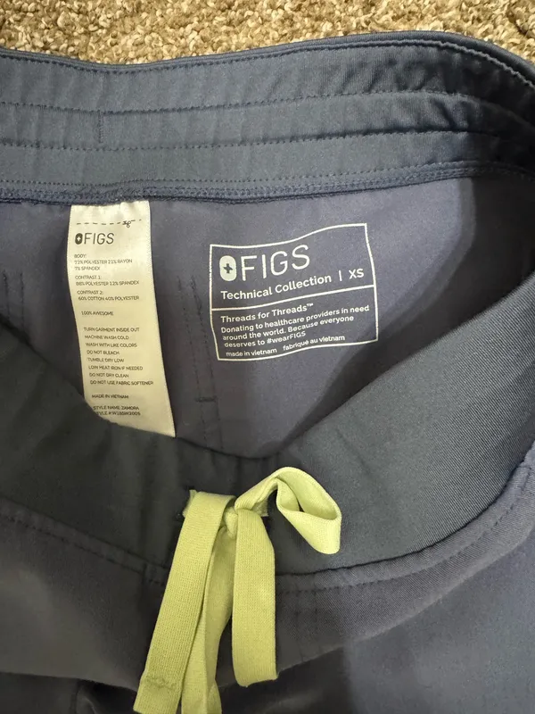 FIGS Scrubs Set - Image 3