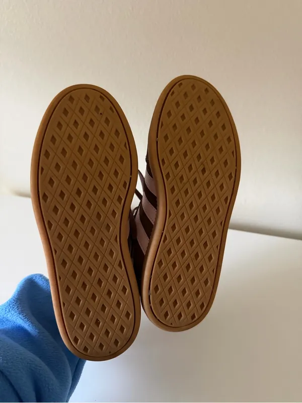 Adidas Sneakers Size 6 - Image 3
