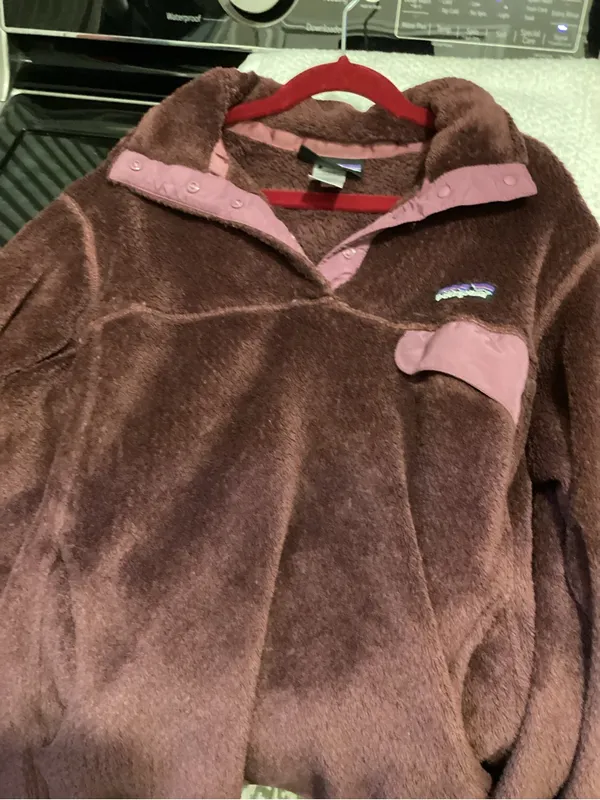 Patagonia Fleece Pullover in Plum with Mauve Accents - Image 5