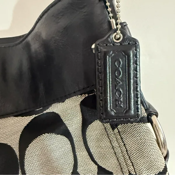Coach Black and Cream Signature Shoulder Bag - Image 8