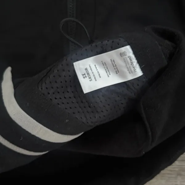 Patagonia Women's Black Jacket Some XS Winter Full zip Jacket - Image 8