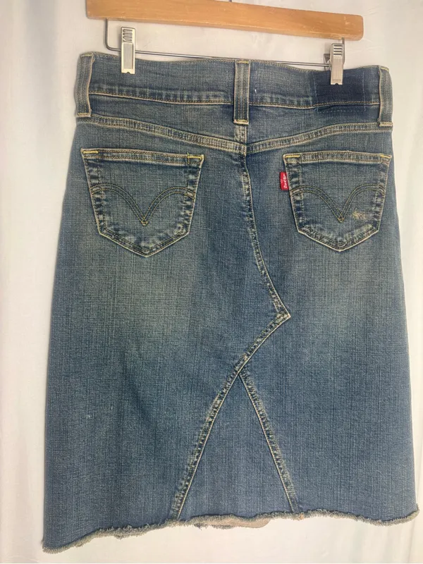 Levi's Classic Distressed Blue Denim Skirt with Raw Frayed Hem - Image 4