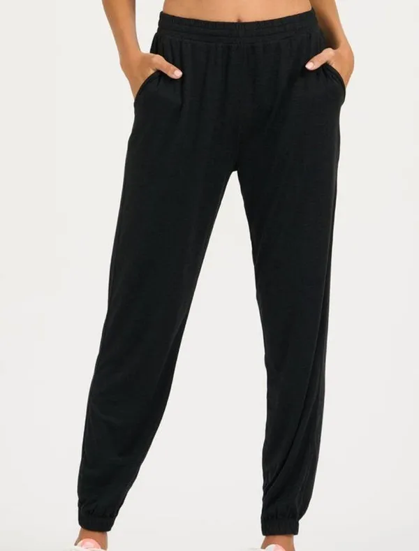 Vuori Boyfriend Jogger - Image 7