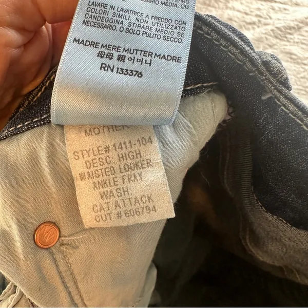 MOTHER The Looker Ankle Fray Jeans In Cat Attack 27 High Rise - Image 10