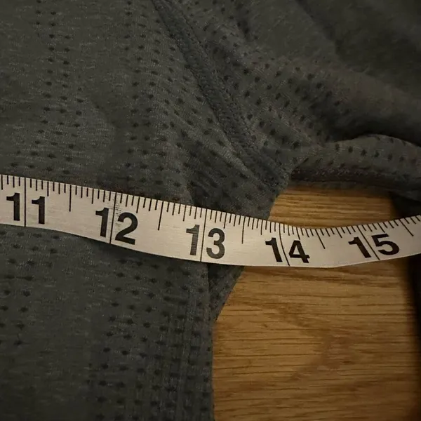 Gymshark vital seamless 2.0 long sleeve crop top gray medium - Image 3