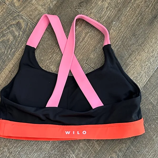 Wilo the Label sports bra featuring a vibrant black and coral Size‎ Large - Image 2
