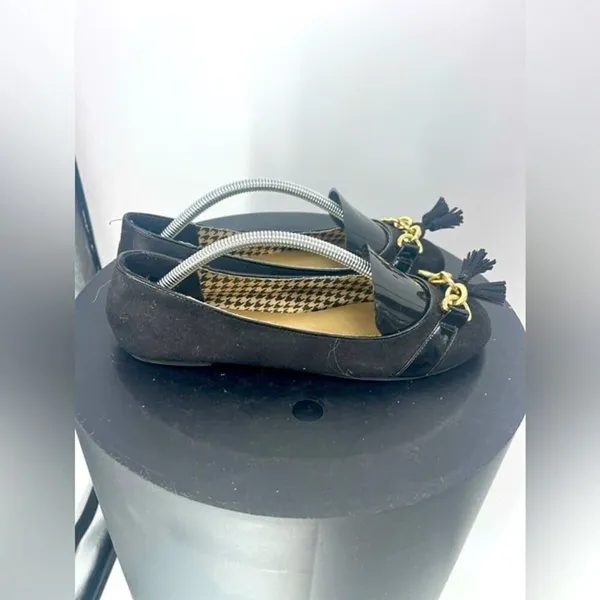 Black and gold women's flats with‎ tassels size 7 - Image 2