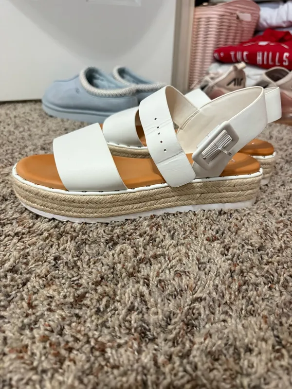 Gianni Bini Sandals - Image 3