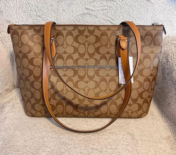 coach Gallery Tote In Signature Canvas With Patches CJ603 - Image 3